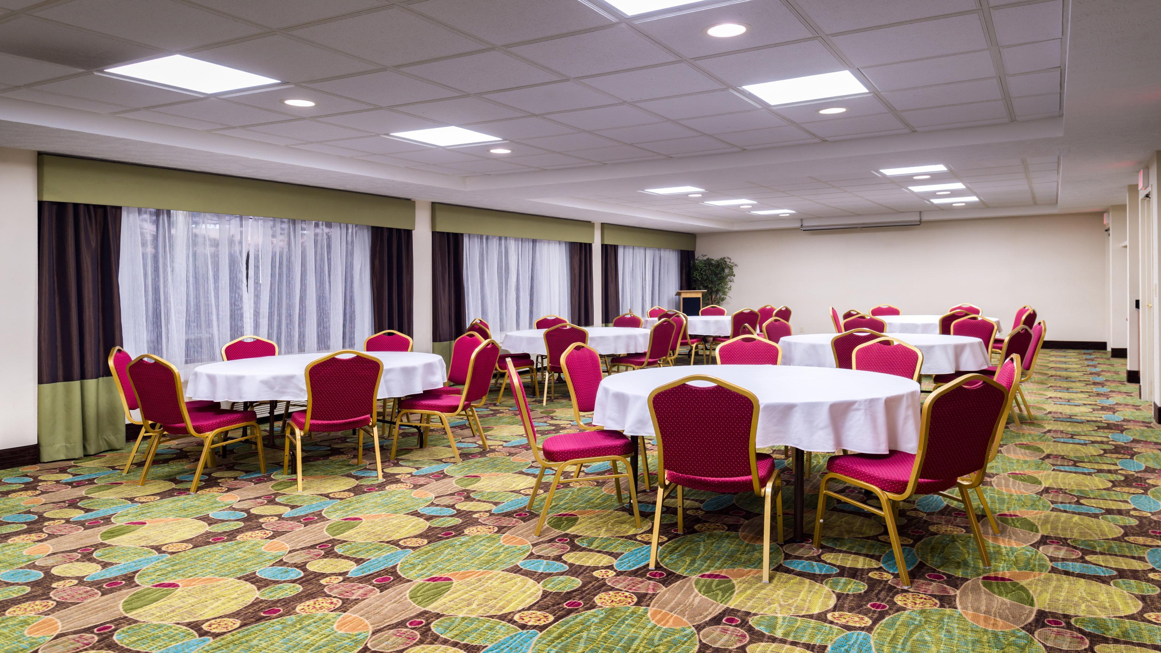 Holiday Inn Hotel & Suites Warren By Ihg Exterior foto